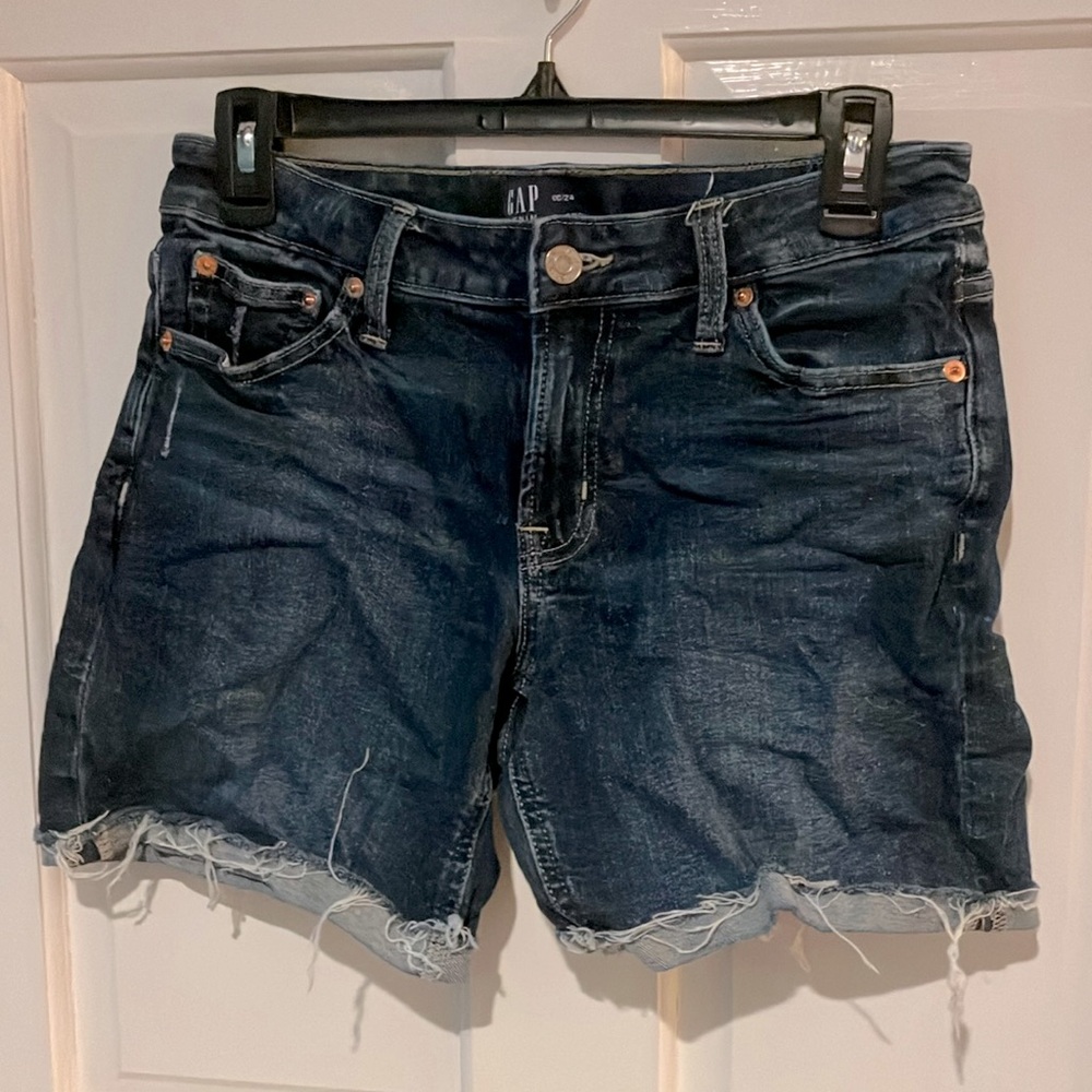 Woman’s gap denim shorts size double zero